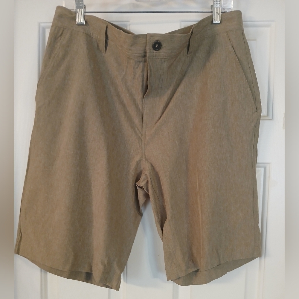 NWOT - 32 Degrees Cool Men Shorts Tan Size 40 Stretch Performance Golf Casual